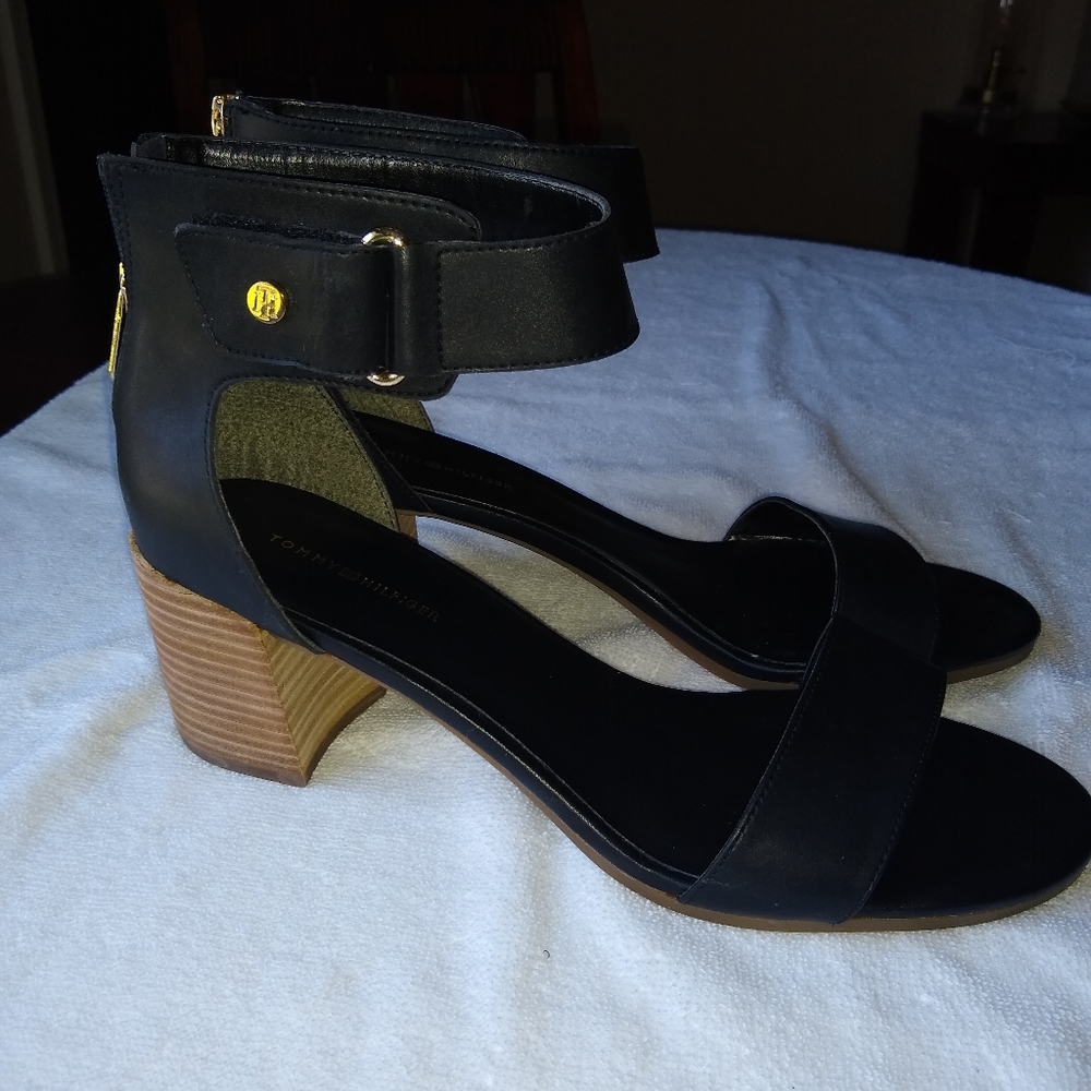 Tommy Hilfiger 3" Charlot block heel